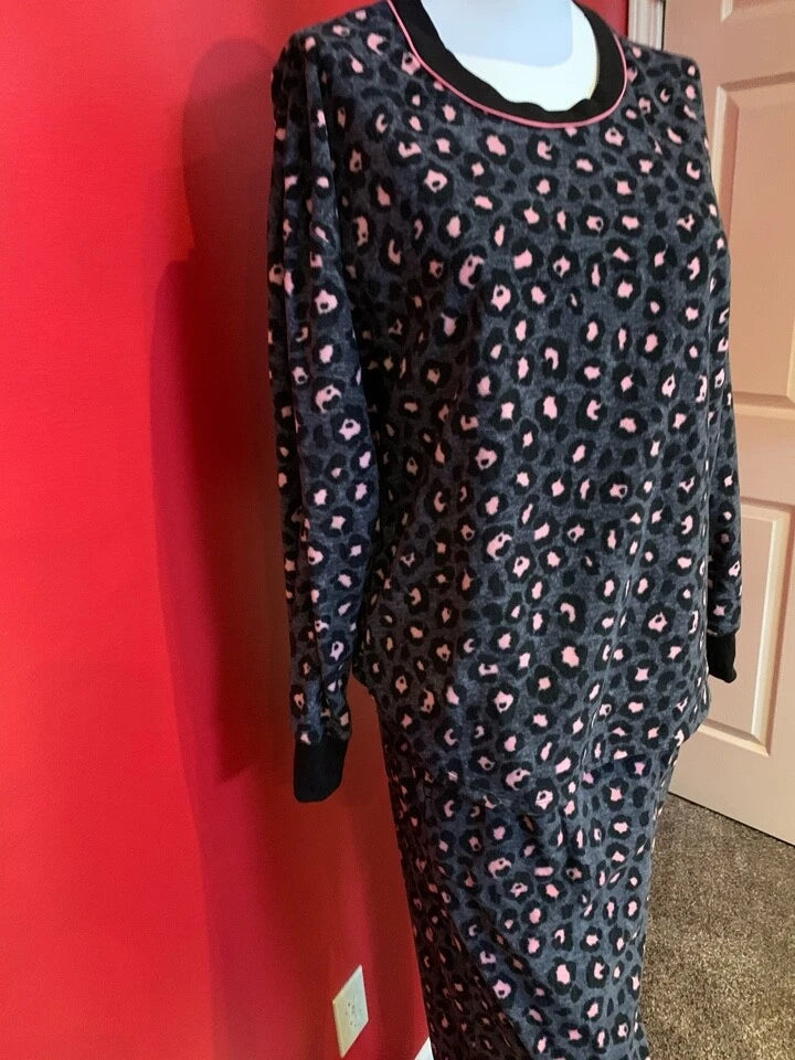 Cuddi Duds Women's Leopard Fleece Crew Neck and Jogger Set Grey/Pink L, XL